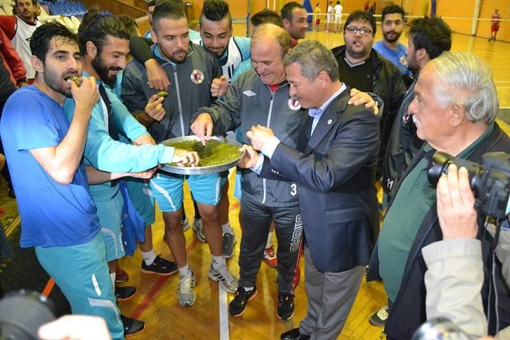 Esnaf Odas�ndan Fethiyespor�a Ziyaret