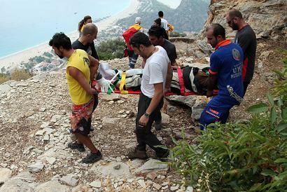 Para��t� Kapanan Pilot ve Yolcusu Yere �ak�ld� 