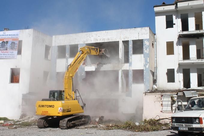 Sarho� Binalar�n Y�k�m�na Ba�land�