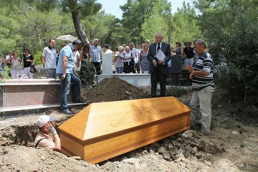 �eker Nine Vesiyeti �zerine Ovac�k'ta Topra�a Verildi