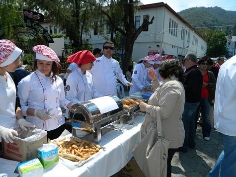 �efika Pekin Kermesine Yo�un �lgi