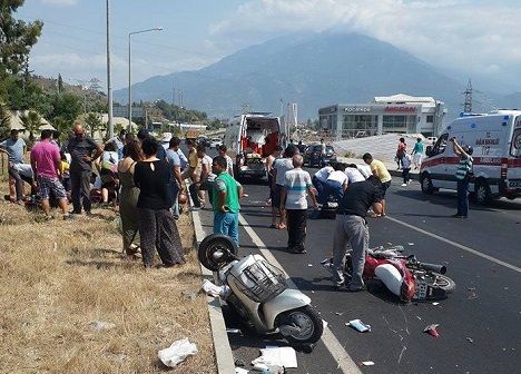 Motosiklet kazas�nda 2 Ki�i Hayat�n� Kaybetti