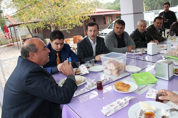 Ba�kan Otg�z Muhtarlar�n Sorunlar�n� Dinledi