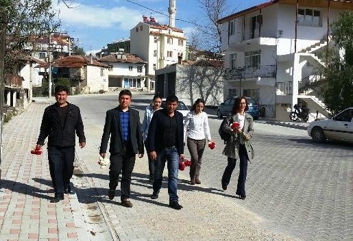 CHP�li Gen�ler Karanfil Da��tt�