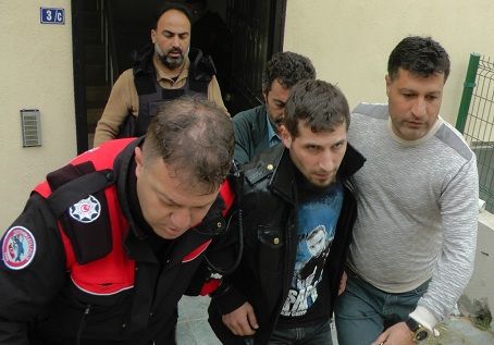 E�i ve 4 Ayl�k Bebe�ini Rehin Ald�