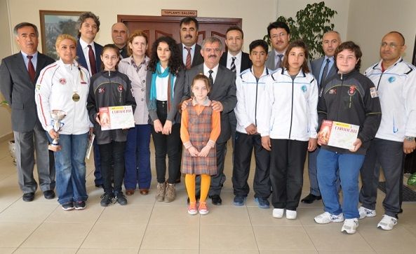 Kaymakam �al�k, Ba�ar�l� Sporcular� �d�llendirdi