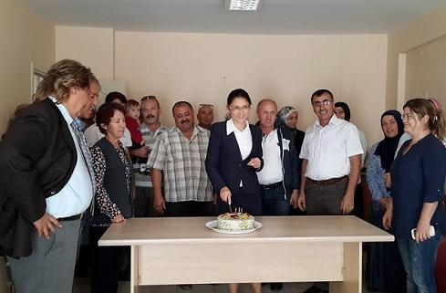 Kad�n Kollar� Ba�kan�na S�rpriz Do�um G�n�