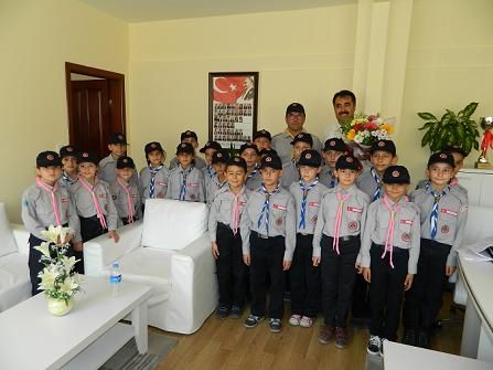 Minik �zcilerden Milli E�itim M�d�r�ne Ziyaret