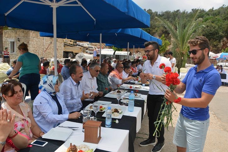 Kalkan�da Ba�kan Saatc��ya Sevgi G�sterisi