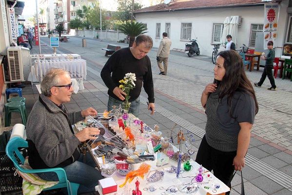 Kira Yksek Olunca Sanatn Sokakta cra Ediyor