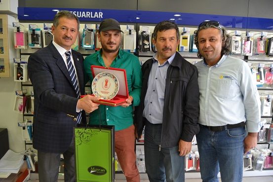 �nternet Kafede Dayak �ddias� 