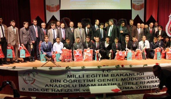 Haf�zl�k Ve Ezan Okuma Yar��mas� Yap�ld�