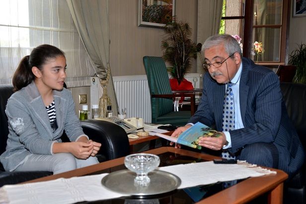 T�rkiye�nin En Gen� Yazar� Vali G�ven�er�i Ziyaret Etti 
