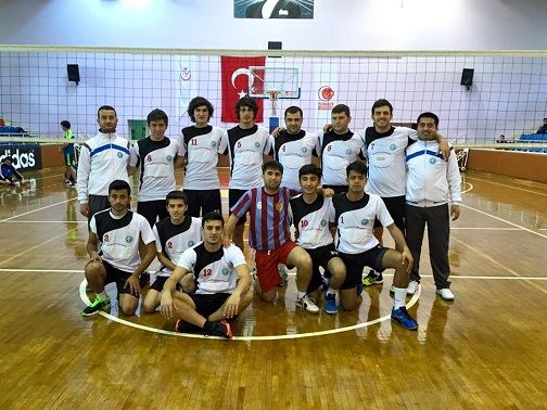 Kemer Do�ansporlu Voleybolcular Art�k Profesyonel