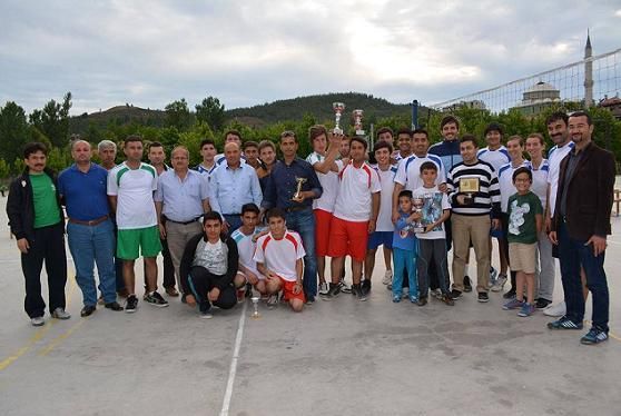 Voleybol Turnuvas�nda Kupalar Sahiplerini Buldu