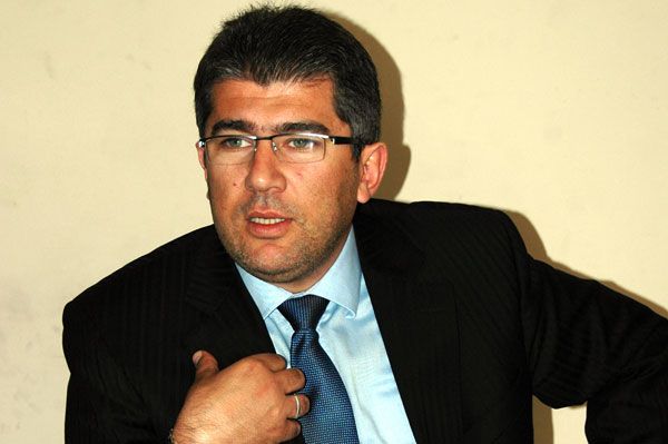 Nihat �zt�rk Hakk�nda Savc�l��a Su� Duyurusu