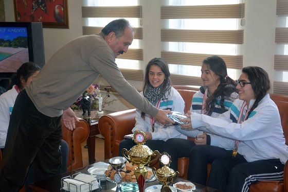 Ba�ar�lar�n� Saatc�yla Payla�t�lar