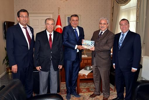 Sa�l�k Vakf� Y�netimi Vali G�ven�er�i Ziyaret Etti