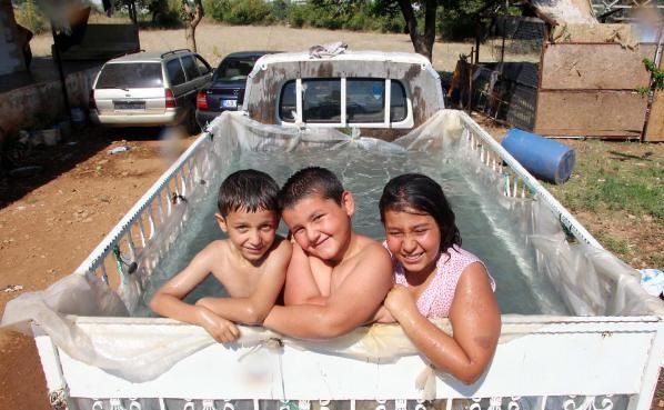 Kamyonetini Havuza D�n��t�rd�