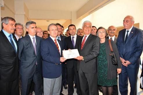 B�y�k�ehir Belediye Ba�kan� G�r�n Mazbatas�n� Ald�