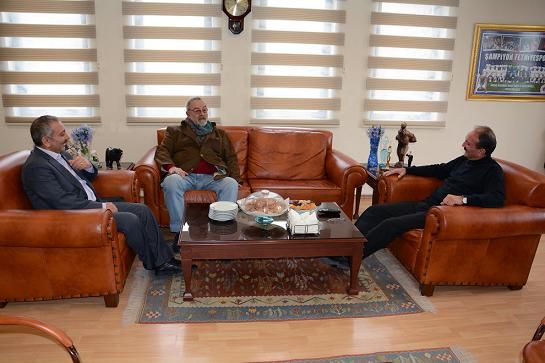 �nl� Tiyatrocu Mehmet Ulay Ba�kan Saatc��y� Ziyaret Etti