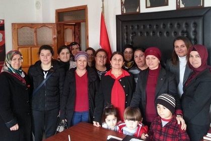 Kadn Kollar Bakanlna Glnur Ark Atand