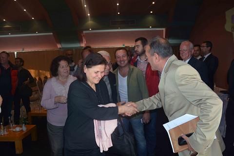 Ba�kan Saatc� �l�deniz�de D��meye Bas�yor