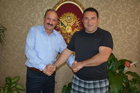 Ta Siyasetin Bapehlivan Behet Saatcdr