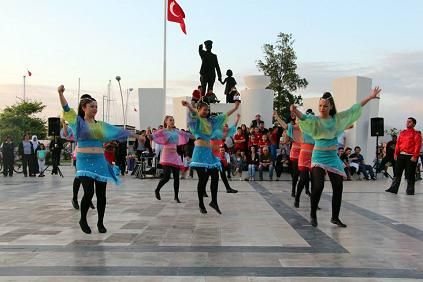 Fethiyeyi Dansa Kaldrdlar
