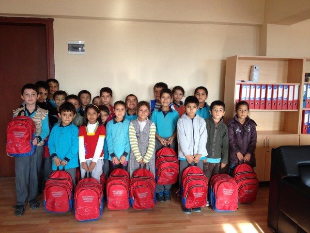 500 ��renci B�y�k Sevin� Ya�ad�