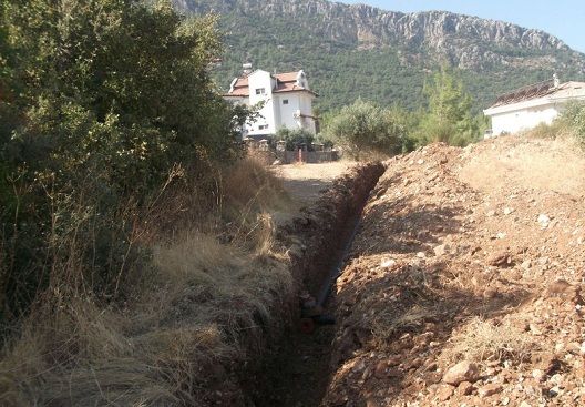 �l�deniz�de �ki Caddeye ��me Suyu �ebeke Hatt� D��endi