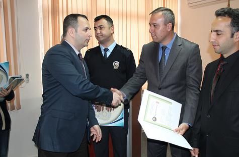73 Polis Ba�ar� Belgesi �le �d�llendirildi