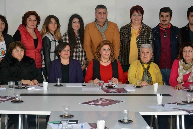 Kadnlar Gn Dolu Dolu Geecek