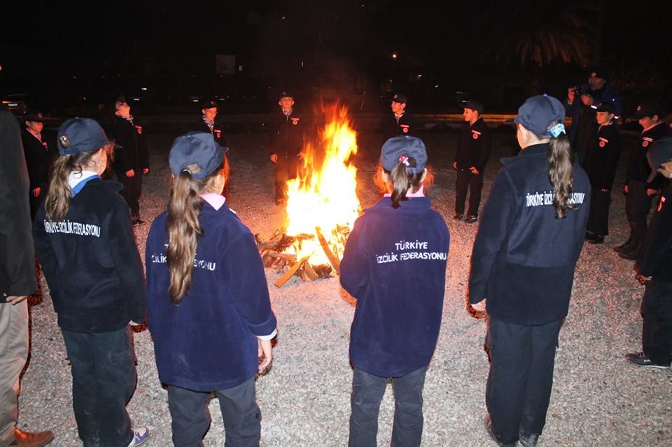 �zciler Kamp Ate�i Yak�p �ark�lar S�ylediler