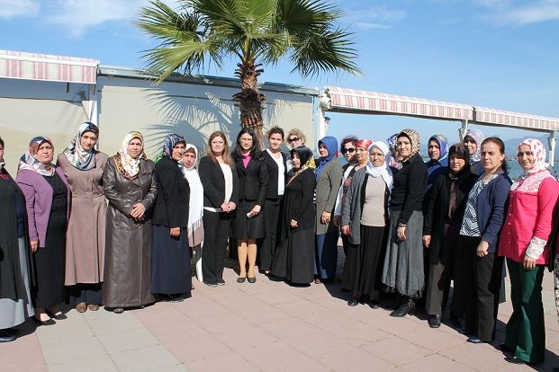 Ak Kadnlar Kahvaltda Bir Araya Geldi