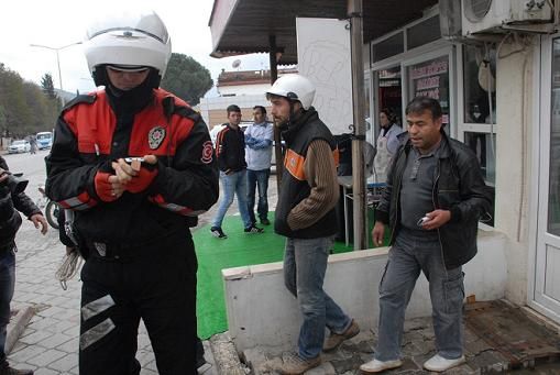 �ocu�un Boynuna �p Tak�p S�r�kledi �ddias�(G�R�NT�L�)