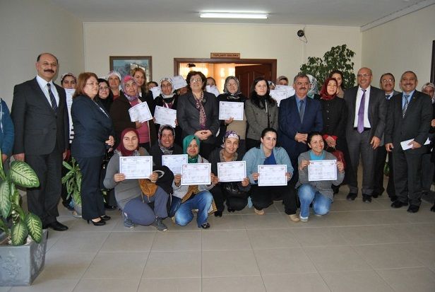 Sertifikalar D�zenlenen T�renle Verildi