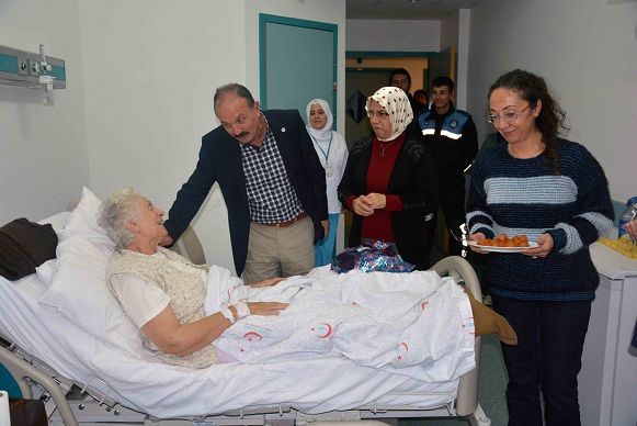 Bakan Saatc Yeni Yl Geleneini Bozmad