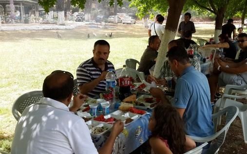Geleneksel Ylsonu Pikniinde Bir Araya Geldiler