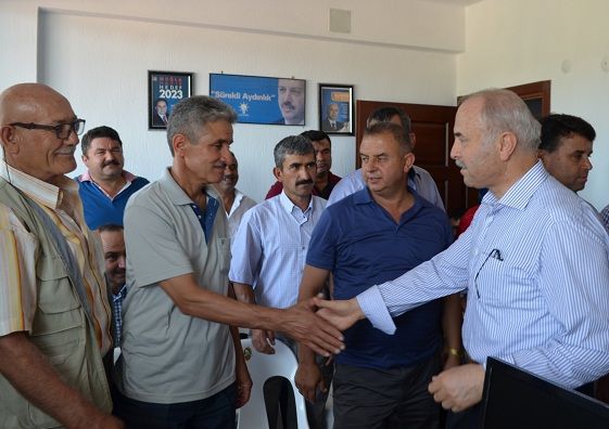 Ak Parti Seydikemer �l�e Te�kilat�nda Bayramla�ma