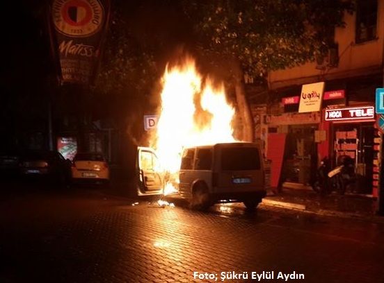 Seyir Halindeki Otomobilde Alev Ald�