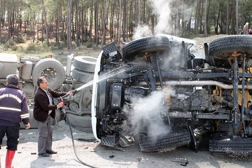 Seydikemer'deki Trafik Kazas�nda 1 ki�i Hayat�n� Kaybetti