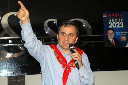 Milletvekili �zden Halk�n Bayram�n� Kutlad�