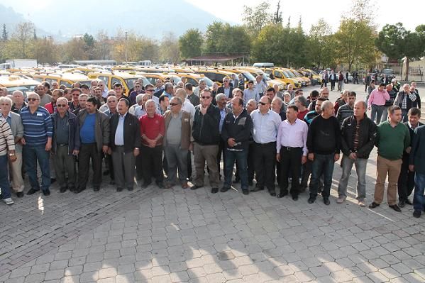Taksiciler Mula Bykehir Belediyesini Protesto Etti