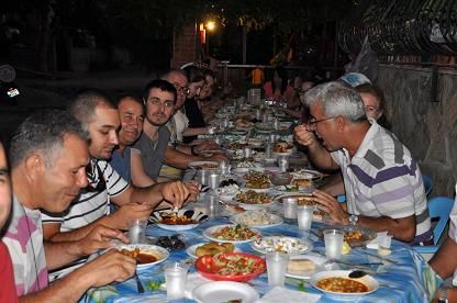 Fethiyeliler Komularyla ftar Yaptlar