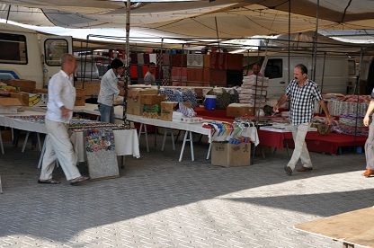 Saatc Sal Pazar Geleneini Srdrd