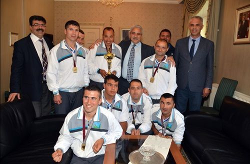 �ampiyon Sporcular Vali G�ven�er�i Ziyaret Etti